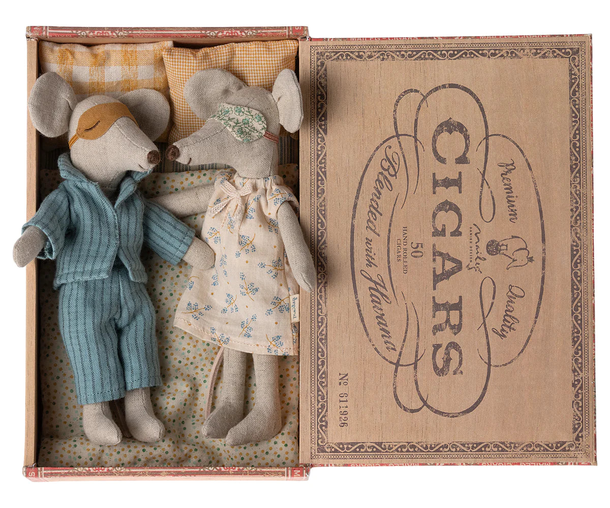 Mum & Dad Mouse in Cigar Box