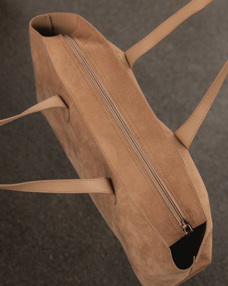 Elke Tote Bag in Suede Honey