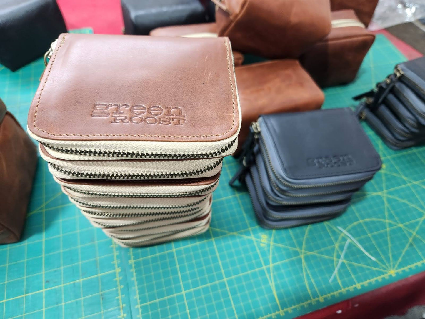 GR Compact Zipper Wallet in Chestnut
