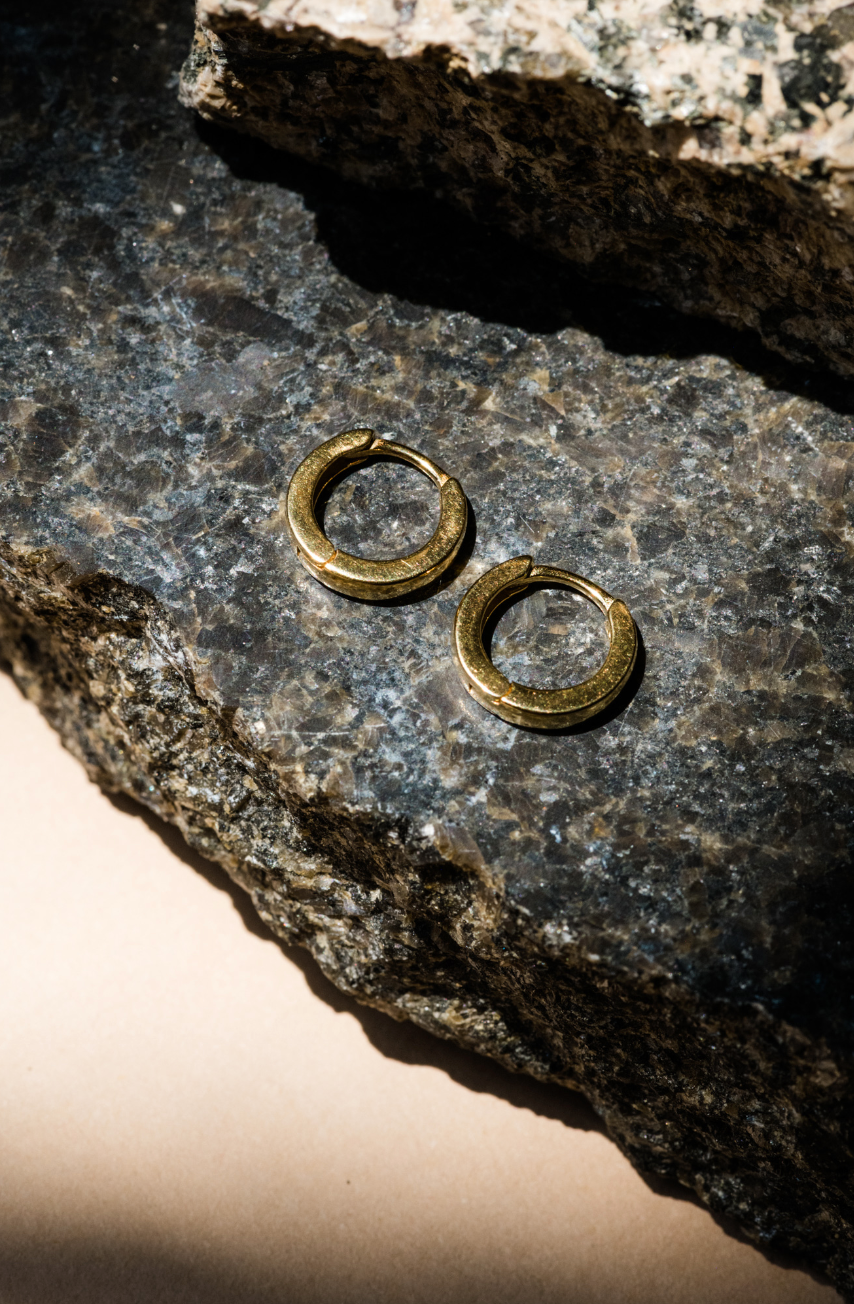 24/7 Hinge Hoops in Gold