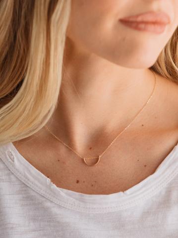 Arch Necklace