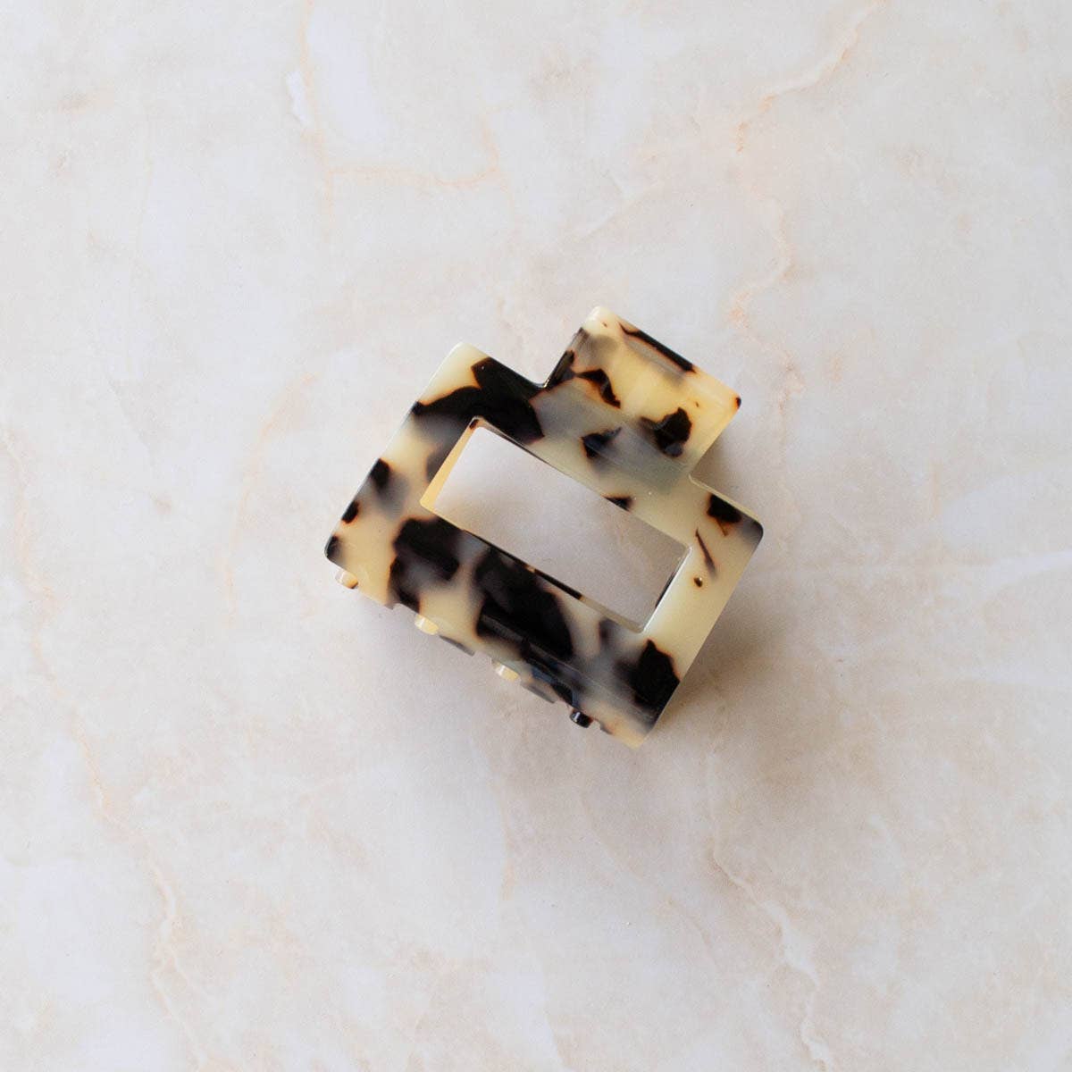 Eco Kylie Cellulose Acetate Hair Clip: Ivory Pearl