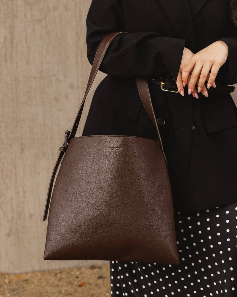 Peyton Shoulder Bag in Chocolate