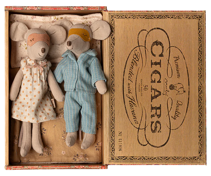 Mum & Dad Mouse in Cigar Box