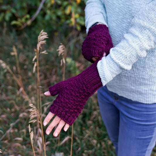 Cloud Wrist Warmer in Berry