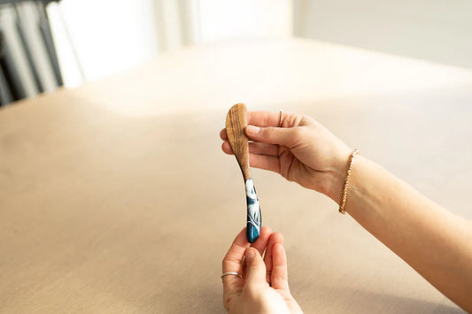 Acacia Cheese Spreader in Navy & White