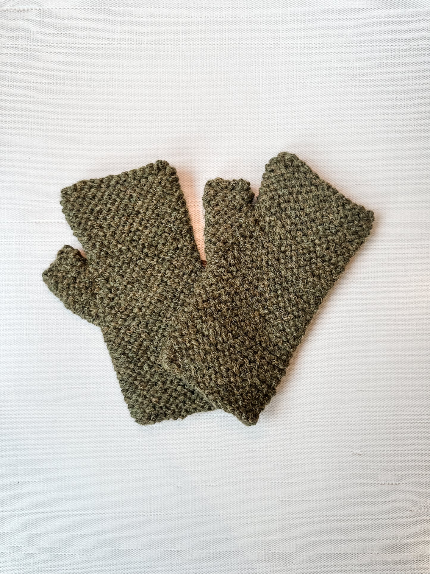 Cusco Wrist Warmer in Olive