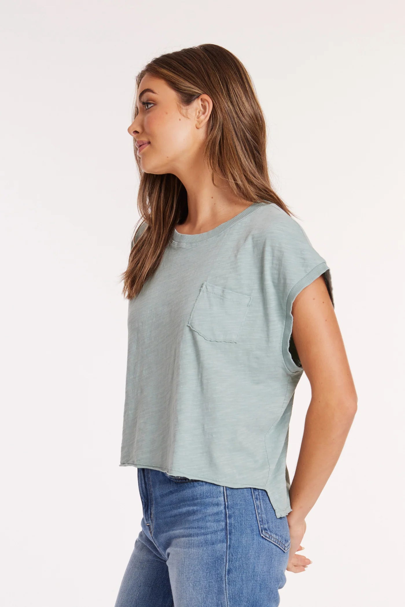 Short Dolman Sleeve Step Hem Tee in Gris Mist