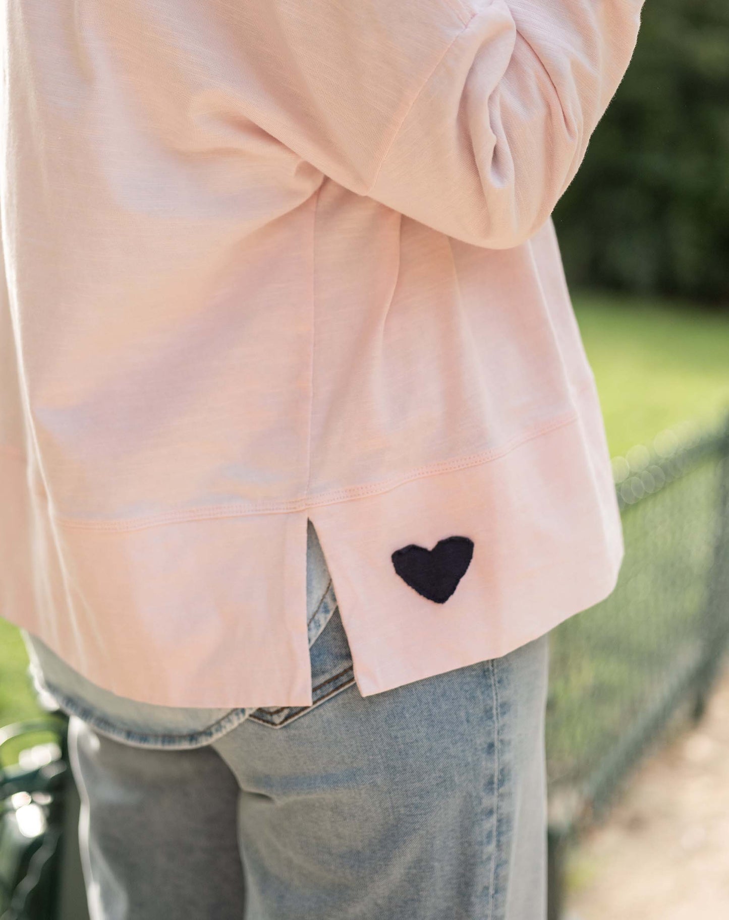 Amour Applique Tee in Rose Quartz and Navy