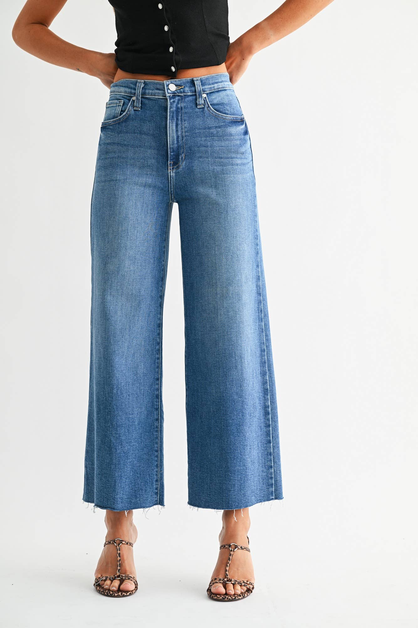 Scissor Cut Wide Leg Jean – Medium Wash