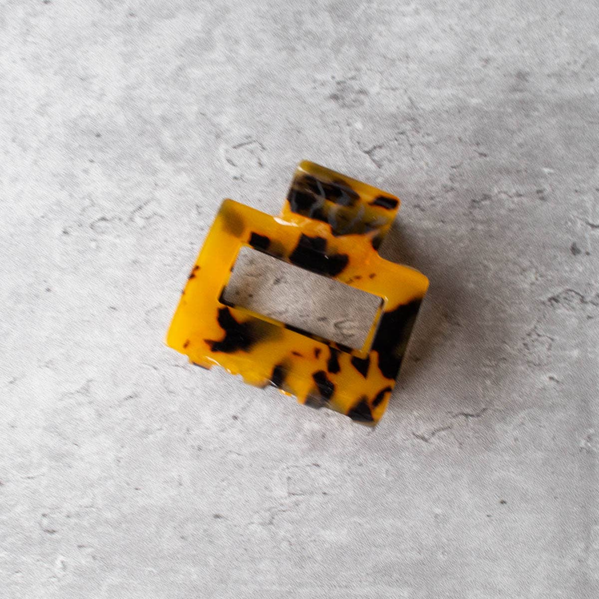 Eco Kylie Cellulose Acetate Hair Clip: Coral Pink