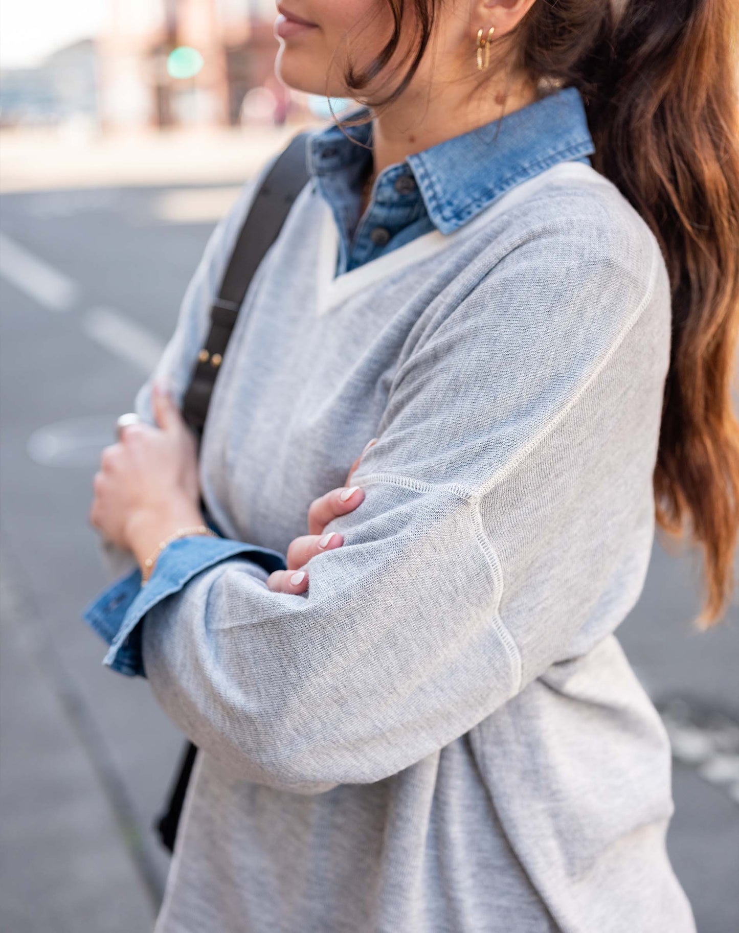 Delmar V-neck Sweater in Silver Cloud
