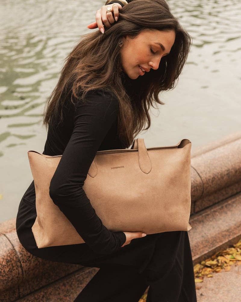 Elke Tote Bag in Suede Honey