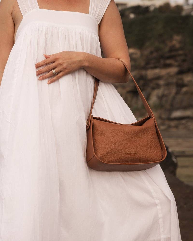 Maddie Shoulder Bag in Tan