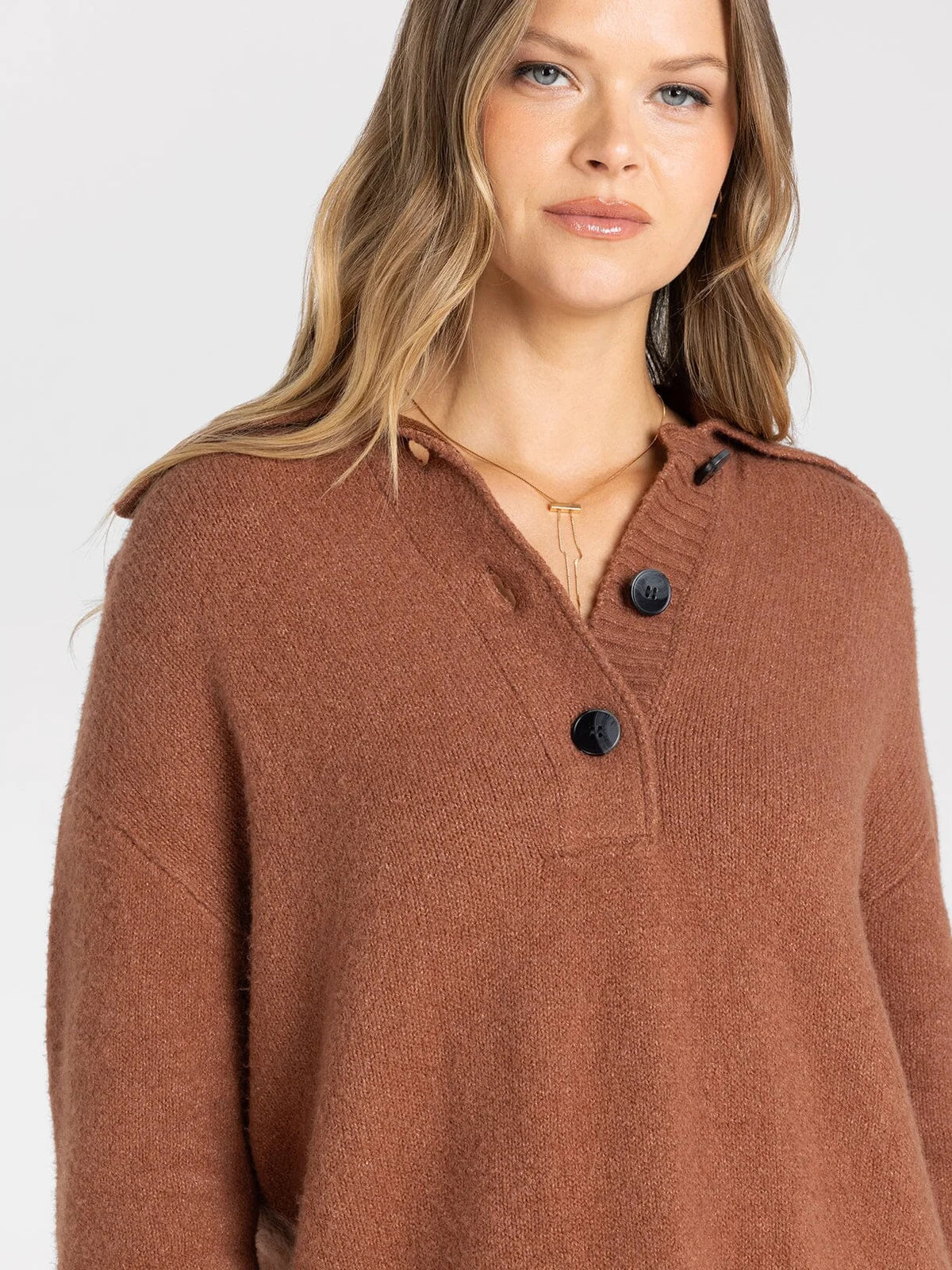 Quinlan Pullover in Coffee Bean